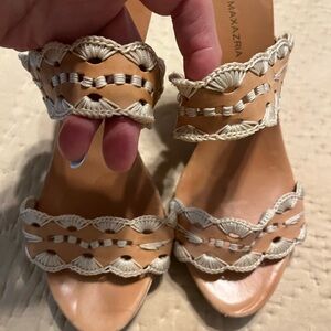 BCBGMaxAzria Women's Cream and Tan Sandals